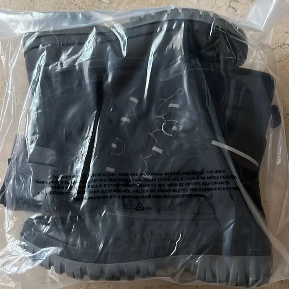 NWT! Lands’ End kids exped insulated winter snow boots - size 4 - Picture 2 of 4